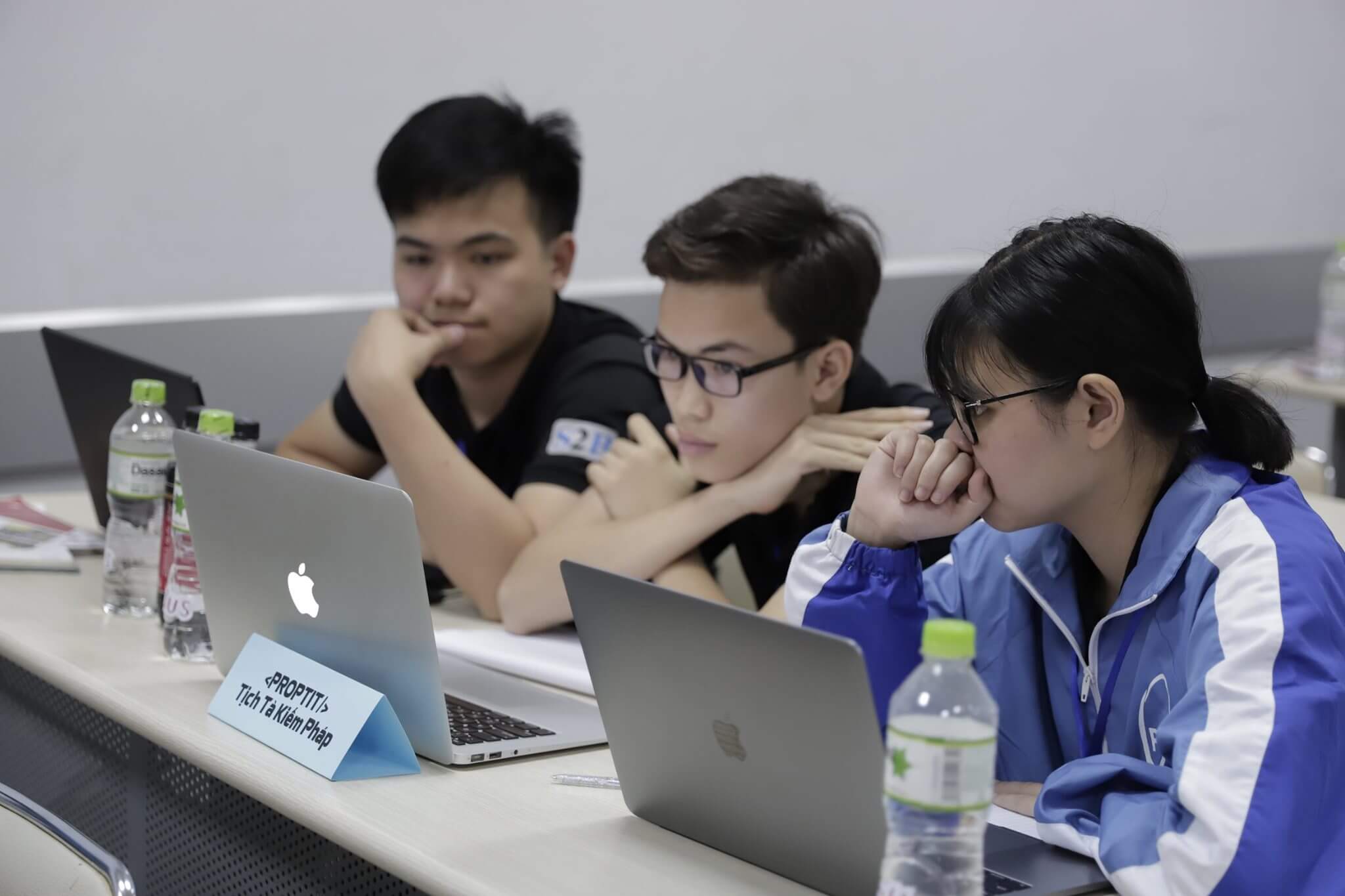 Giải Nhất Phần thi AI - Code Battle 2019